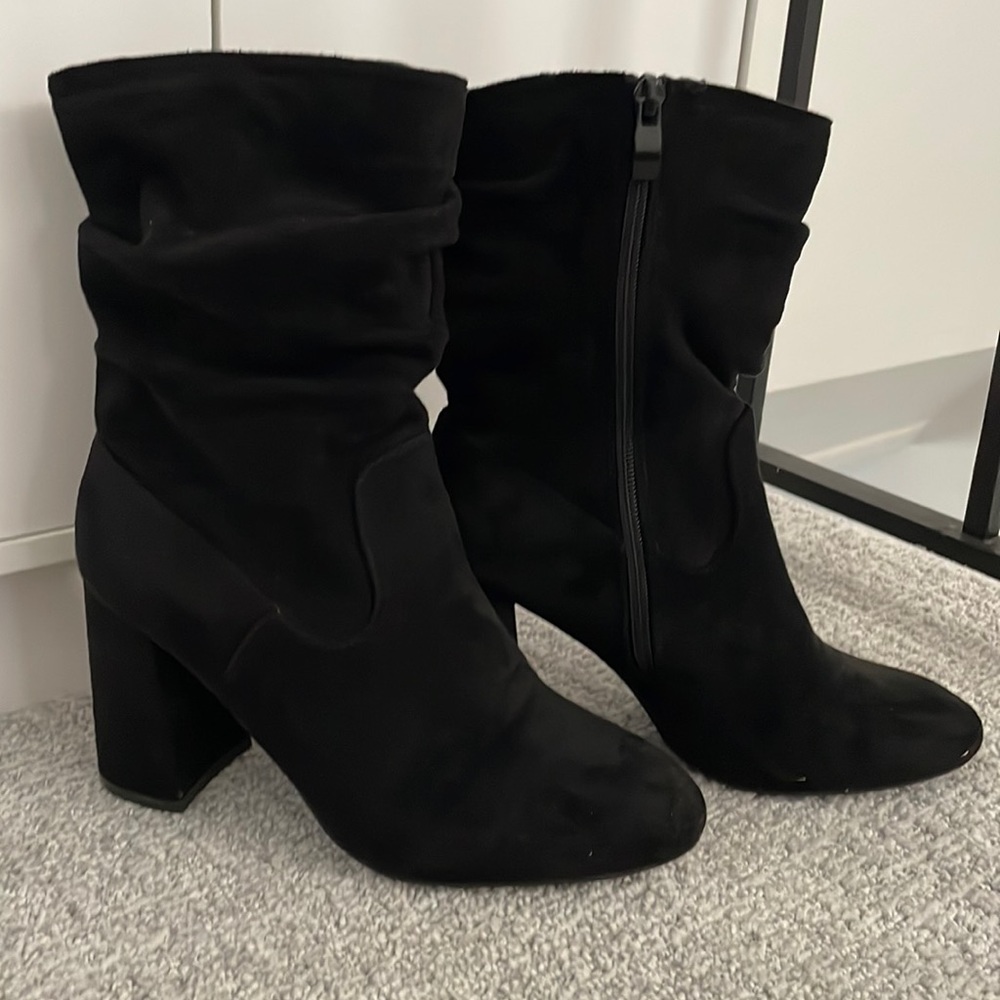 Bella Marie Black Suede Slouch Zip Boots 7.5